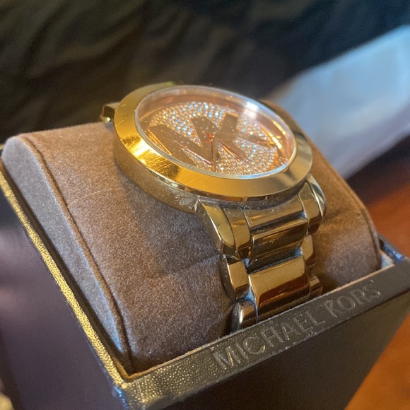 Michael Kors Rose Gold Watch - Picture 3 of 5
